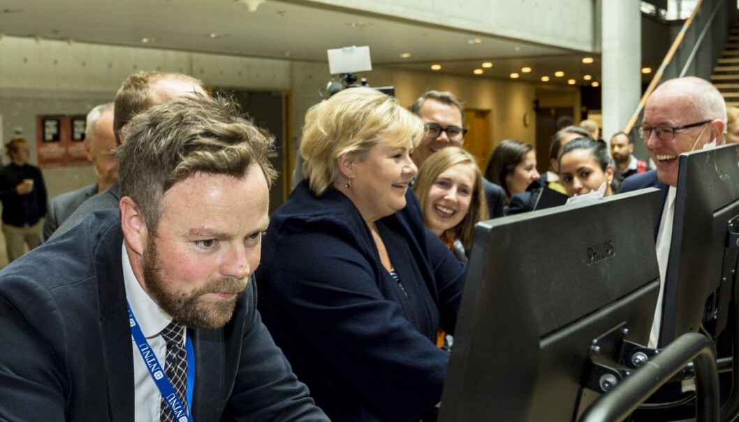 Statsminister Erna Solberg og næringsminister Torbjørn Røe Isaksen,
forsknings- og høyere utdanningsminister Iselin Nybø og NTNU rektor Gunnar Bovim. Foto: Ned Alley / NTB scanpix Statsminister Erna Solberg og næringsminister Torbjørn Røe Isaksen,
forsknings- og høyere utdanningsminister Iselin Nybø og NTNU rektor Gunnar Bovim. Foto: Ned Alley / NTB scanpix