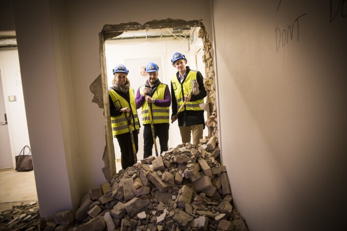 Mona Aarebrot i Aspelin Ramm, Are Traasdahl i Spring Captial og Magnus Valmot i Ardoq tar en runde i de nye lokalene som skal huse vekstselskaper i Myntgata 2. Foto: Per-Ivar Nikolaisen Mona Aarebrot i Aspelin Ramm, Are Traasdahl i Spring Captial og Magnus Valmot i Ardoq tar en runde i de nye lokalene som skal huse vekstselskaper i Myntgata 2. Foto: Per-Ivar Nikolaisen