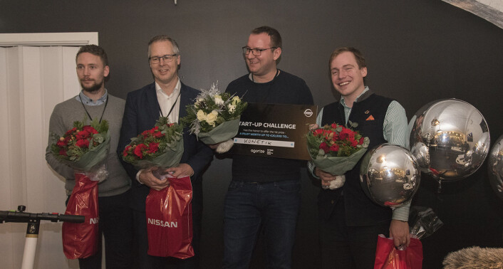 Balazs Szabo (med diplomet og hvite blomster) og hans startup Konetik vant Nissans E-mobility-kåring, men også Hayk, Ferroamp og Lifesaver Power fikk hederlig omtale fra juryen. Foto: Benedicte Tandsæther-Andersen Balazs Szabo (med diplomet og hvite blomster) og hans startup Konetik vant Nissans E-mobility-kåring, men også Hayk, Ferroamp og Lifesaver Power fikk hederlig omtale fra juryen. Foto: Benedicte Tandsæther-Andersen