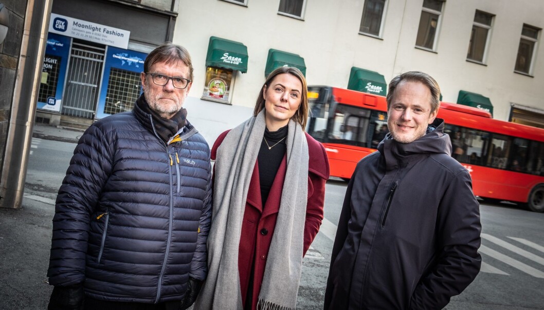 Folkeinvest etter et møte med Finanstilsynet i Oslo. Styreleder Arnstein Hellem, markedssjef Elise Landsem og Øyvind Fries, daglig leder. Foto: Vilde Mebust Erichsen Folkeinvest etter et møte med Finanstilsynet i Oslo. Styreleder Arnstein Hellem, markedssjef Elise Landsem og Øyvind Fries, daglig leder. Foto: Vilde Mebust Erichsen