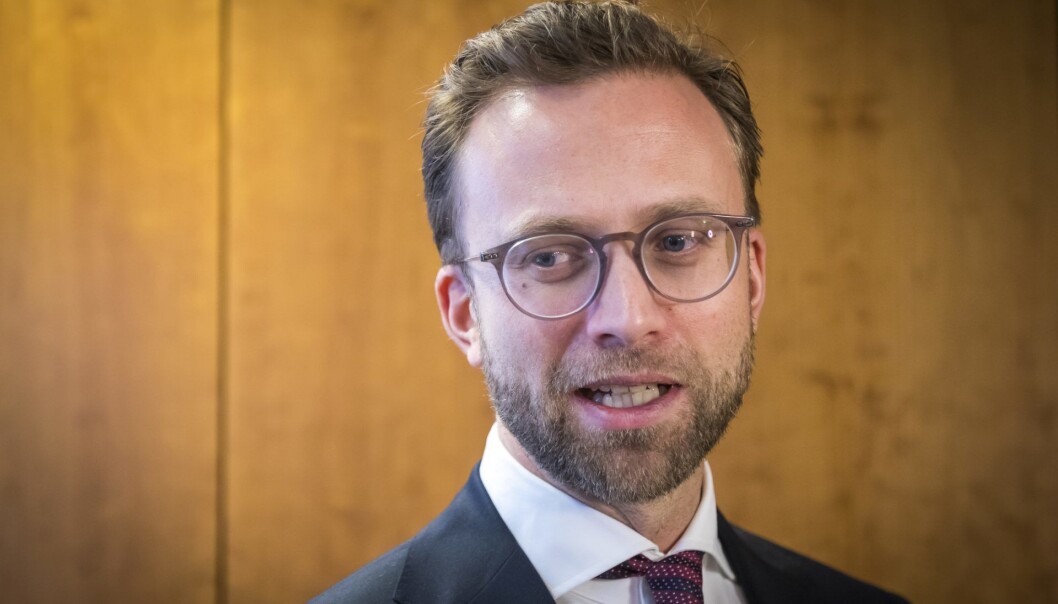 Regjeringens nye digitaliseringsminister Nikolai Astrup (H) på sitt nye kontor etter nøkkeloverrekkelsen i Kommunal- og moderniseringsdepartementet tirsdag.
Foto: Heiko Junge / NTB scanpix Regjeringens nye digitaliseringsminister Nikolai Astrup (H) på sitt nye kontor etter nøkkeloverrekkelsen i Kommunal- og moderniseringsdepartementet tirsdag.
Foto: Heiko Junge / NTB scanpix
