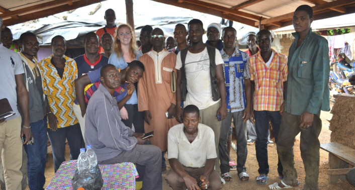 Elisabeth Stava, fotografert sammen med folk fra Godjiboue da det var allmøte. Foto: Wattero Elisabeth Stava, fotografert sammen med folk fra Godjiboue da det var allmøte. Foto: Wattero