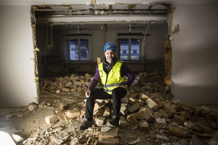 Man må rive ned for å bygge opp. Are Traasdahl i det som skal bli de nye lokalene hans i Myntgata i Oslo. Foto: Per-Ivar Nikolaisen Man må rive ned for å bygge opp. Are Traasdahl i det som skal bli de nye lokalene hans i Myntgata i Oslo. Foto: Per-Ivar Nikolaisen