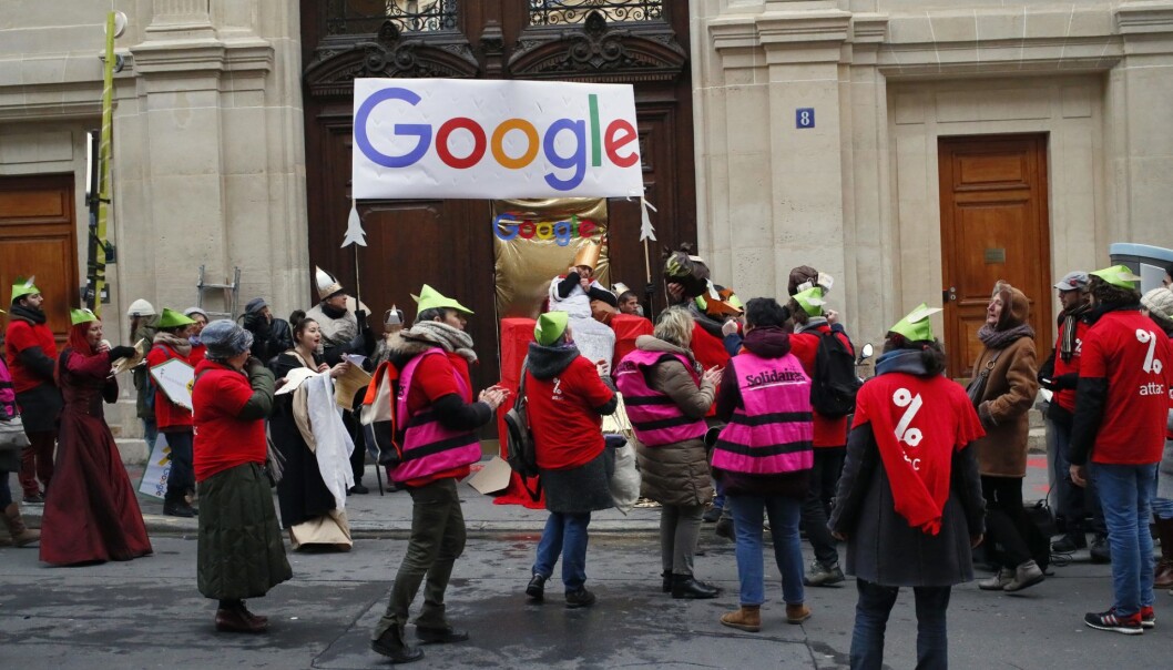 Activists from anti-globalization organisation Attac stage a protest at Google's Paris headquarters to criticize the company's tax evasion policies, in Paris. Foto: AP Photo/Francois Mori Activists from anti-globalization organisation Attac stage a protest at Google's Paris headquarters to criticize the company's tax evasion policies, in Paris. Foto: AP Photo/Francois Mori