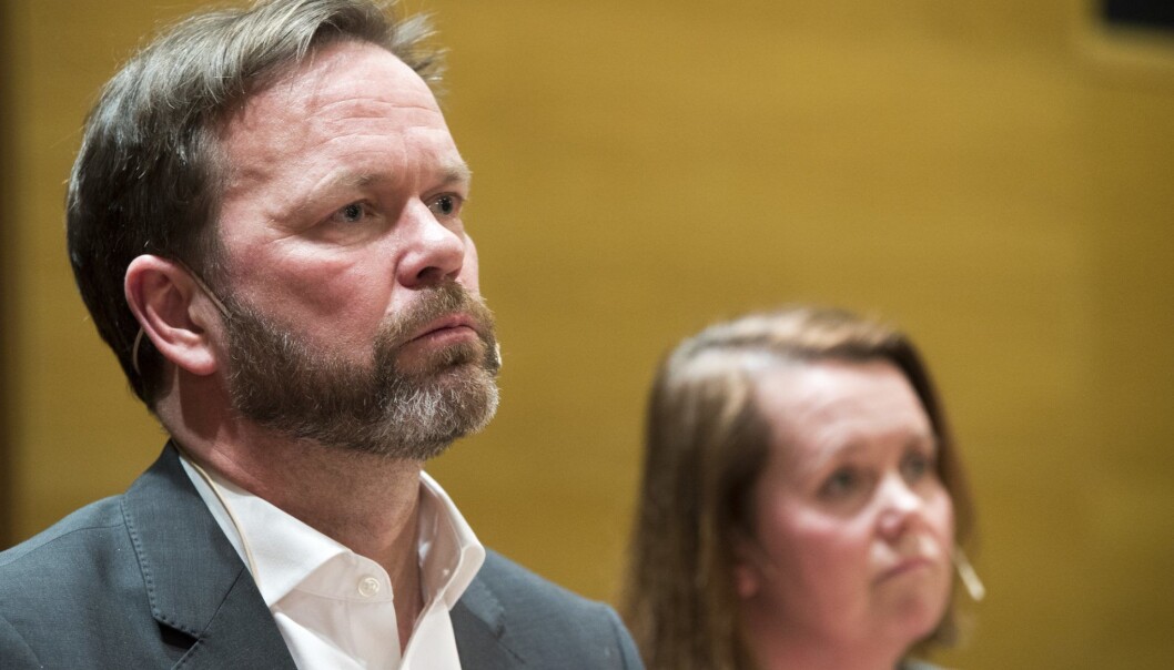 Hydro med CEO Eivind Kallevik og Bente Hoff hos sikkerhetsmyndighetene
redegjør for dataangrepet de har vært utsatt for
Foto: Terje Pedersen / NTB scanpix Hydro med CEO Eivind Kallevik og Bente Hoff hos sikkerhetsmyndighetene
redegjør for dataangrepet de har vært utsatt for
Foto: Terje Pedersen / NTB scanpix