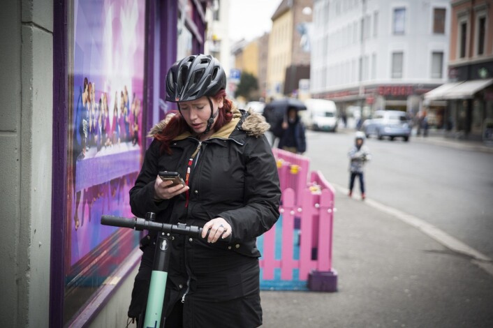 Shifters journalist Torill Hovd Henriksen har reist på kryss og tvers av hovedstaden for å teste sparkesykler. Foto: Per-Ivar Nikolaisen Shifters journalist Torill Hovd Henriksen har reist på kryss og tvers av hovedstaden for å teste sparkesykler. Foto: Per-Ivar Nikolaisen