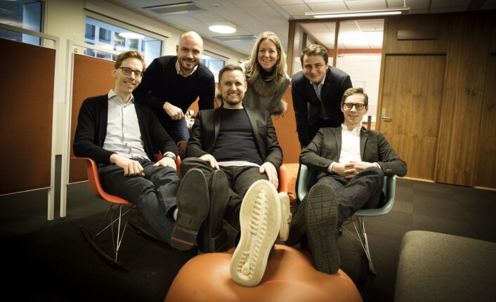 DNB investerte i danske Spiir. Fra venstre: Gudmundur Hreidarsson (CTO Spiir), Per Kristian Næss-Fladseth (DNB), Rune Mai (CEO Spiir), Karen Elisabeth Heskja (leder DNB Ventures), Ola Svalheim (DNB Ventures) og Johan Lorenzen (styreleder Spiir). Foto: Per-Ivar Nikolaisen DNB investerte i danske Spiir. Fra venstre: Gudmundur Hreidarsson (CTO Spiir), Per Kristian Næss-Fladseth (DNB), Rune Mai (CEO Spiir), Karen Elisabeth Heskja (leder DNB Ventures), Ola Svalheim (DNB Ventures) og Johan Lorenzen (styreleder Spiir). Foto: Per-Ivar Nikolaisen