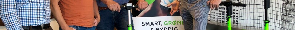 ordfører i Skedsmo kommune Ole Jacob Flæten, ordførerkandidat Ståle Grøtte fra Rælingen, representant fra Norasondegruppen Anders Haug var innom Tom Melby i Byspark for å se på sykkelen som snart settes ut i Lillestrøm. Foto: Byspark