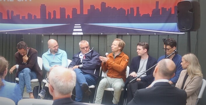 Arne Haabeth (MDG), Eirik Sivertsen (Ap), Bård Hoksrud, (FrP), Andreas Strømsheim-Aamodt (Zvipp), Lars Christian Grødem-Olsen (Tier), Eric Andre (Voi), og Arna Ægisdottir(Circ). Foto: Coxit Arne Haabeth (MDG), Eirik Sivertsen (Ap), Bård Hoksrud, (FrP), Andreas Strømsheim-Aamodt (Zvipp), Lars Christian Grødem-Olsen (Tier), Eric Andre (Voi), og Arna Ægisdottir(Circ). Foto: Coxit