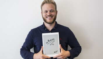 Gründer Magnus Haug Wanberg med en av de tidligste utgavene av Remarkable-brettet. Gründer Magnus Haug Wanberg med en av de tidligste utgavene av Remarkable-brettet.