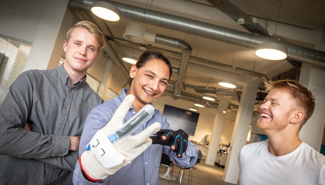 Utvikler Sondre Tagestad, COO og medgründer Moina Tamuly og CEO og medgründer Magnus Arveng. Foto: Vilde Mebust Erichsen Utvikler Sondre Tagestad, COO og medgründer Moina Tamuly og CEO og medgründer Magnus Arveng. Foto: Vilde Mebust Erichsen