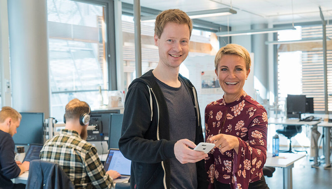 Kristian Collin Berge er daglig leder i Edtech Foundry. Her sammen med Nina Ronæs, en av underviserne på BI som tester chatbots i undervisningen sin. Kristian Collin Berge er daglig leder i Edtech Foundry. Her sammen med Nina Ronæs, en av underviserne på BI som tester chatbots i undervisningen sin.
