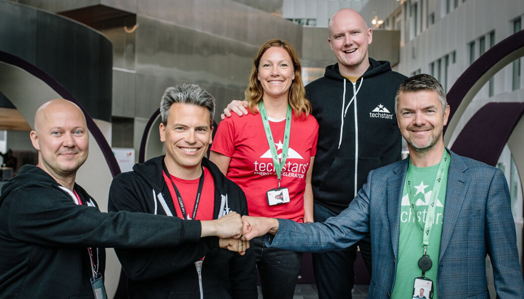 Samarbeidspartnerne i Techstars Energy-akseleratoren: Gunnar Deinboll, Executive Vice President, Capgemini Invent, Jens Festervoll, Equinors Corporate Liaison, Guro Knapstad, KONGSBERG’s Corporate Liaison, Hugh McGirr, programansvarlig for Techstars Energy og Audun Abelsnes, administrerende direktør i Techstars Energy. Foto: Ole Jørgen Bratland/Equinor Samarbeidspartnerne i Techstars Energy-akseleratoren: Gunnar Deinboll, Executive Vice President, Capgemini Invent, Jens Festervoll, Equinors Corporate Liaison, Guro Knapstad, KONGSBERG’s Corporate Liaison, Hugh McGirr, programansvarlig for Techstars Energy og Audun Abelsnes, administrerende direktør i Techstars Energy. Foto: Ole Jørgen Bratland/Equinor