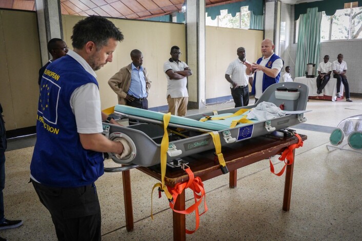 Den norskutviklede isolasjonskuvøsen Epishuttle er nå på plass i Afrika, der gir den ekstra trygghet for helsepersonell som forsøker å få kontroll med den nest største ebolaepidemien noensinne. Den norskutviklede isolasjonskuvøsen Epishuttle er nå på plass i Afrika, der gir den ekstra trygghet for helsepersonell som forsøker å få kontroll med den nest største ebolaepidemien noensinne.