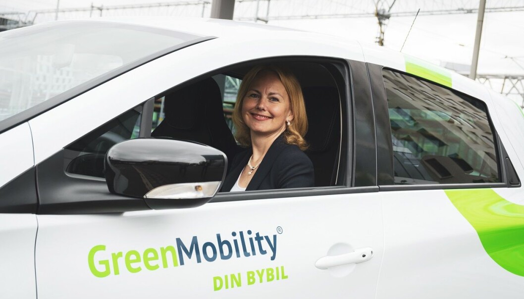 Konserndirektør for mobilitet og reiseliv i Vy, Synne Homble, her i en av Vys bybiler. Foto: Mads Kristiansen / Vy Konserndirektør for mobilitet og reiseliv i Vy, Synne Homble, her i en av Vys bybiler. Foto: Mads Kristiansen / Vy