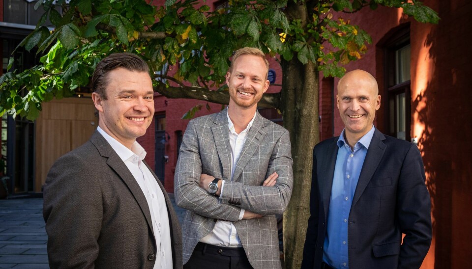 Fra venstre: Herman Sjøberg (CCO i Optin Bank), Christian Aandalen (kommersiell direktør i Fair Group) og Harald Dahl-Pedersen (CEO i Optin Bank). Foto: Vilde Mebust Erichsen