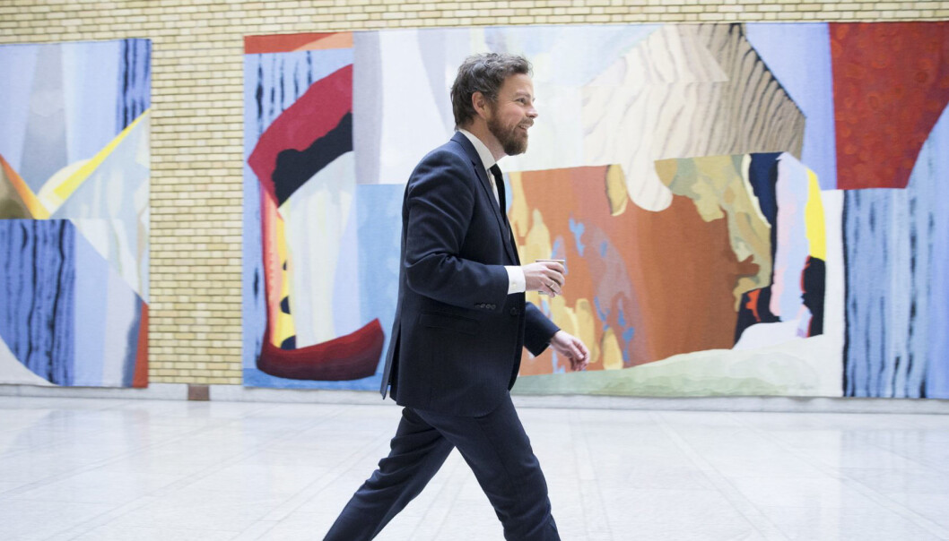 Næringsminister Torbjørn Røe Isaksen i Vandrehallen.
Arkivfoto: Terje Pedersen / NTB scanpix Næringsminister Torbjørn Røe Isaksen i Vandrehallen.
Arkivfoto: Terje Pedersen / NTB scanpix