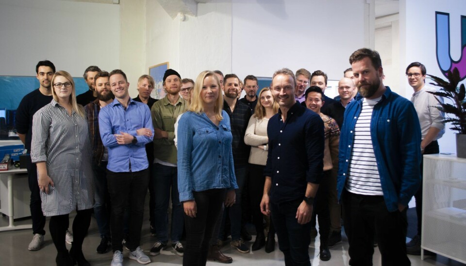 Urban Sharing fyller opp med ansatte i nye lokaler. 
I front COO Liisa Andersson, CEO Marius Olsen og CTO Johan Høgåsen-Hallesby. Foto: Torill Henriksen