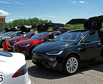 Tesla sliter med å levere nok biler