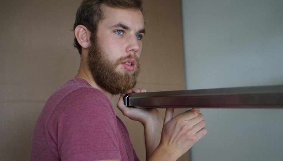 Takstativgründere fra Trondheim på verdens største bilutstyrsmesse. Stiller med 10 meter bredt bilde av Rondane