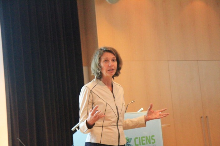 Silvija Seres, matematiker, tech-hode og investor, mener kvinner bør stikke seg litt mer frem. Silvija Seres, matematiker, tech-hode og investor, mener kvinner bør stikke seg litt mer frem.