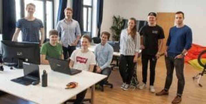 Eirik Husby Dyrseth, (f.v.) Matias Sanness Holsve, Lars Mangerud Flesland, Eirik Erlandsen, Daniel Andre Svendsen, Julie Hella Bauge, Didrik Dege Dimmen, Torsten Bergh Moss i Flowmotion. Foto: Flowmotion Eirik Husby Dyrseth, (f.v.) Matias Sanness Holsve, Lars Mangerud Flesland, Eirik Erlandsen, Daniel Andre Svendsen, Julie Hella Bauge, Didrik Dege Dimmen, Torsten Bergh Moss i Flowmotion. Foto: Flowmotion