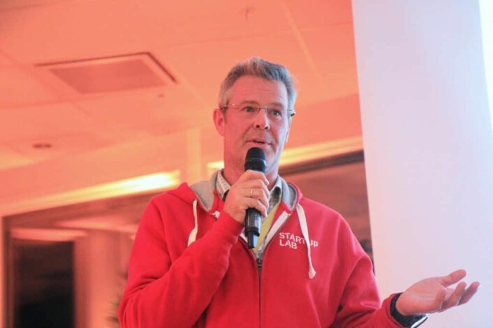  Tor Bækkelund, partner i StartupLab tok i mot prisen på vegne av Founder's fund. Foto: Lucas H. Weldeghebriel