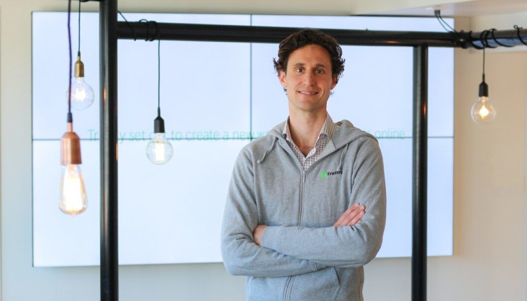 Oscar Berglund er administrerende direktør for den svenske fintech-selskapet som har klaget flere norske bankaktører inn for Esa. Foto: Trustly Oscar Berglund er administrerende direktør for den svenske fintech-selskapet som har klaget flere norske bankaktører inn for Esa. Foto: Trustly