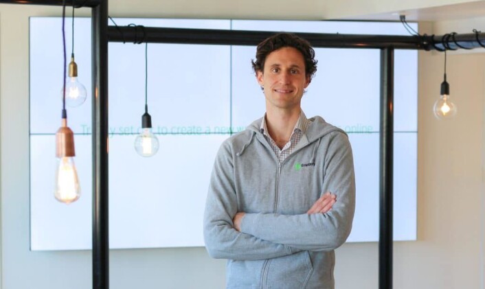 Oscar Berglund er administrerende direktør for den svenske fintech-selskapet som har klaget flere norske bankaktører inn for Esa. Foto: Trustly Oscar Berglund er administrerende direktør for den svenske fintech-selskapet som har klaget flere norske bankaktører inn for Esa. Foto: Trustly