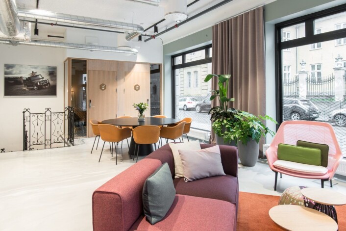 Møte? Sitte i sofaen med laptopen, eller stillerom? Foto: Robert S. Eik. Møte? Sitte i sofaen med laptopen, eller stillerom? Foto: Robert S. Eik.