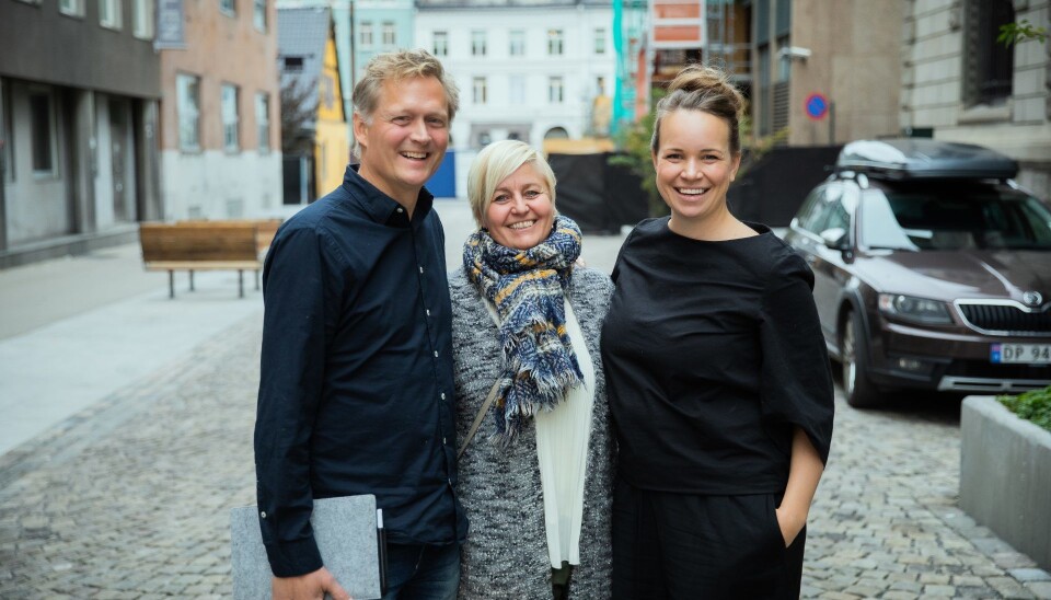 GODT SAMARBEID: Fra venstre: Mads Haaland-Paulsen (Forretningsutvikler, Impact StartUp), Line Renee Hagen (grunnlegger og daglig leder, Whispr) og Marte Sootholtet (leder, Impact StartUp Norge). Foto: Harald Spjelkavik / NewsLab