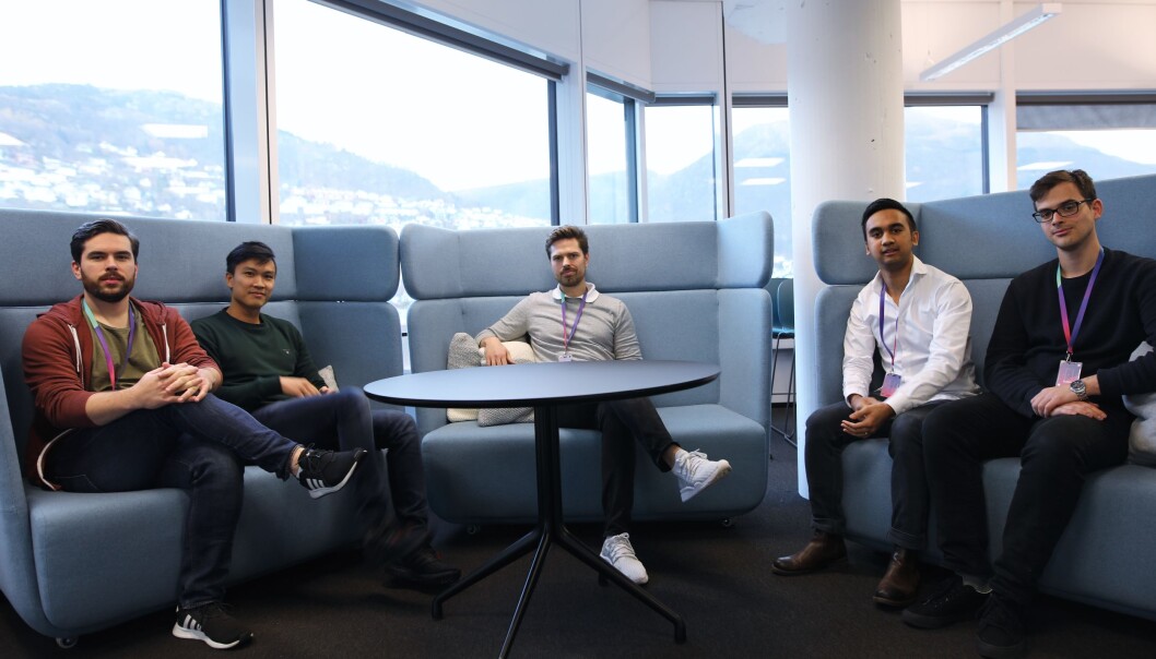 Fra venstre: Per Oscar Andersen (Frontend-utvikler), Tan Anh Le (Tech-lead), Alf Gunnar Andersen (Daglig leder), Rina Andriana (Fullstack-utvikler), Runar Tistel (Fullstack utvikler). Fra venstre: Per Oscar Andersen (Frontend-utvikler), Tan Anh Le (Tech-lead), Alf Gunnar Andersen (Daglig leder), Rina Andriana (Fullstack-utvikler), Runar Tistel (Fullstack utvikler).