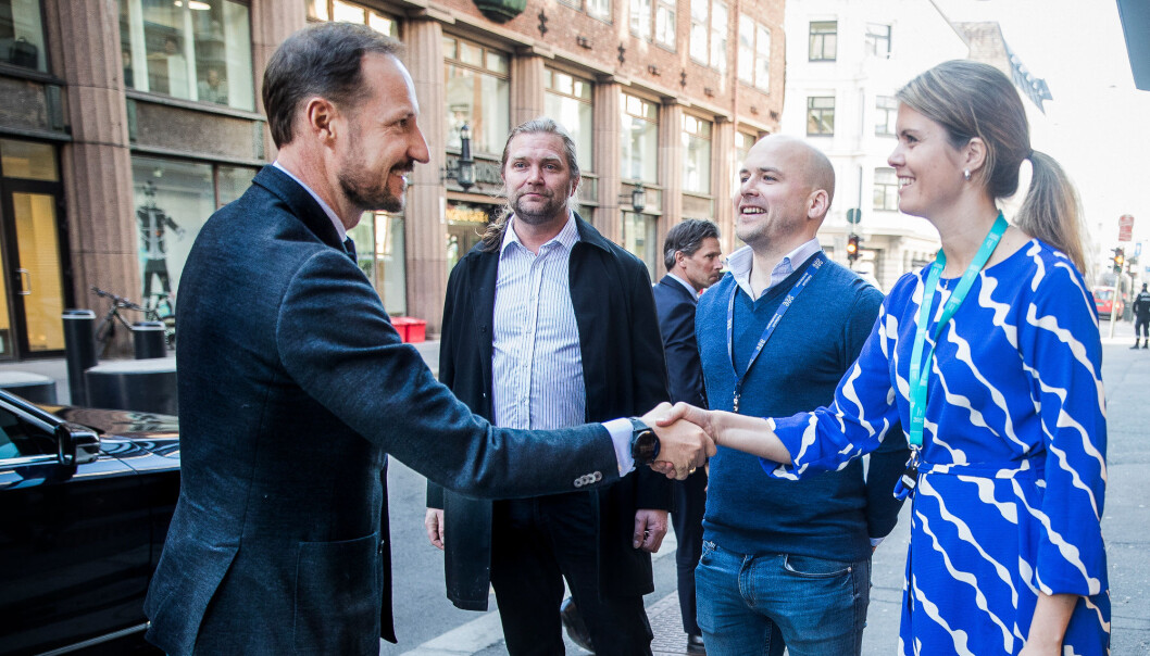 Katapult Ocean har investert i 12 nye selskaper. Her fra et besøk av kronprins Haakon tidligere i år. Fra høyre: Katapult Ocean-leder Maren Hjorth Bauer, Haakon Brunell og Tharald Nustad. Foto: Terje Pedersen / NTB scanpix Katapult Ocean har investert i 12 nye selskaper. Her fra et besøk av kronprins Haakon tidligere i år. Fra høyre: Katapult Ocean-leder Maren Hjorth Bauer, Haakon Brunell og Tharald Nustad. Foto: Terje Pedersen / NTB scanpix