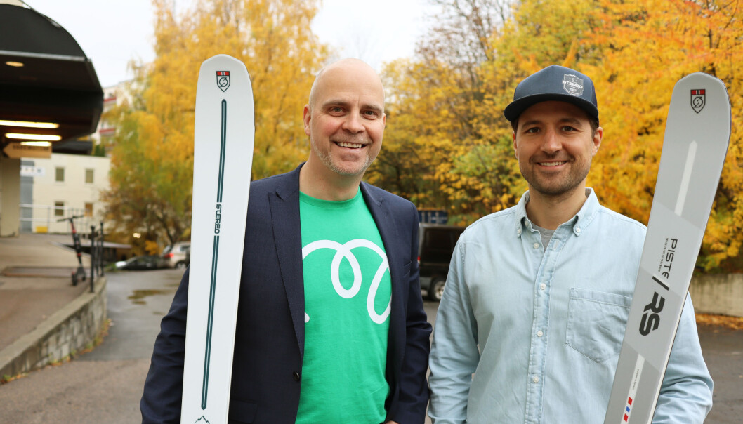 Stereo Skis-gründer Jens-Martin Johnsrud er strålende fornøyd med hjelpen han har fått fra Monner, som her er representert ved kommersiell leder Marius Dybdahl. Stereo Skis-gründer Jens-Martin Johnsrud er strålende fornøyd med hjelpen han har fått fra Monner, som her er representert ved kommersiell leder Marius Dybdahl.