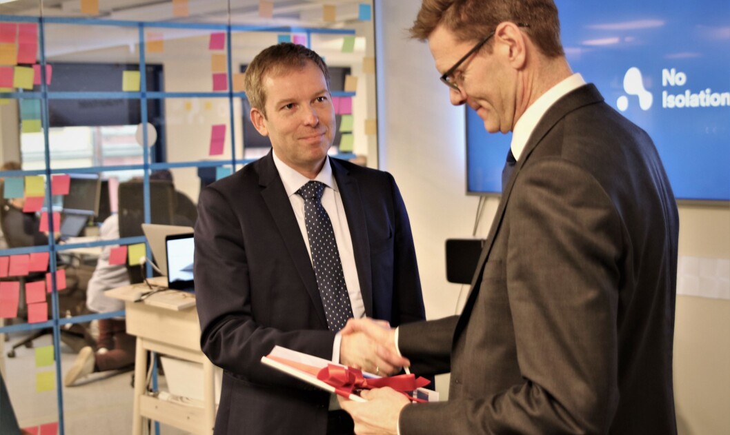 Innovasjon Norge-sjef Håkon Haugli overleverte Menon-rapporten til Venstres Innovasjon Norge-sjef Håkon Haugli overleverte Menon-rapporten til Venstres