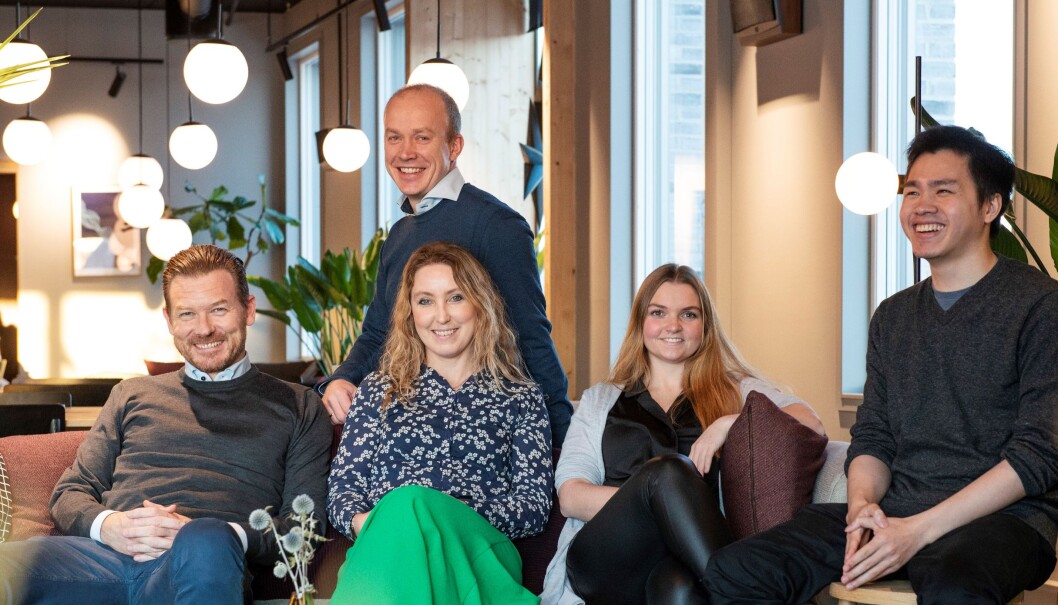 Læringsliv-teamet i Trondheim. Fra venstre: Sverre Konrad Nilsen (arbeidende styreleder), Andreas Amdahl Seim (daglig leder), Eva Amdahl Seim (UX), Ragnhild Fauchald (læringsleder) og Thanh Quyen Nguyen (utvikler). Læringsliv-teamet i Trondheim. Fra venstre: Sverre Konrad Nilsen (arbeidende styreleder), Andreas Amdahl Seim (daglig leder), Eva Amdahl Seim (UX), Ragnhild Fauchald (læringsleder) og Thanh Quyen Nguyen (utvikler).
