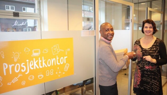 Gründer Ateh Atabong ble den heldige som fikk disponere gratis prosjektkontor i 3 måneder hos Etablerertjenesten Nedre Romerike. Gründer Ateh Atabong ble den heldige som fikk disponere gratis prosjektkontor i 3 måneder hos Etablerertjenesten Nedre Romerike.