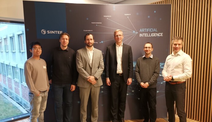 Fra venstre: Vu L. Tran (Nord universitet), Lars Nygaard, Alberto Guillen Jimenez og Thomas Nygaard (NorQuant), Volker Hoffmann og Anders Bryhni (Sintef). Fra venstre: Vu L. Tran (Nord universitet), Lars Nygaard, Alberto Guillen Jimenez og Thomas Nygaard (NorQuant), Volker Hoffmann og Anders Bryhni (Sintef).