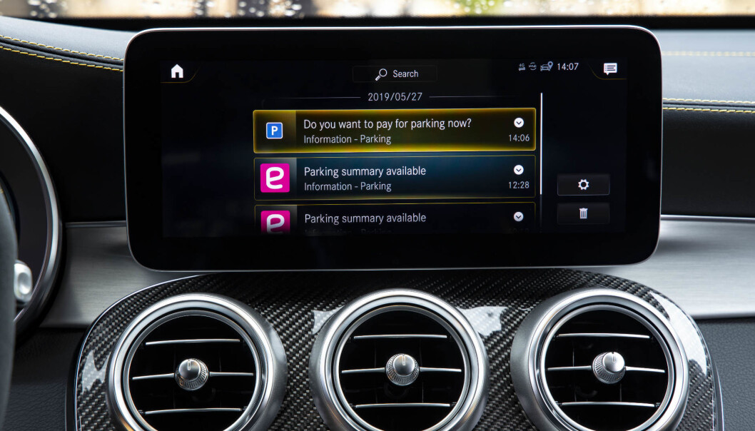EasyPark inngår samarbeid med den tyske bilprodusenten Mercedes-Benz for å tilby sømløs parkering direkte fra bilen. EasyPark inngår samarbeid med den tyske bilprodusenten Mercedes-Benz for å tilby sømløs parkering direkte fra bilen.