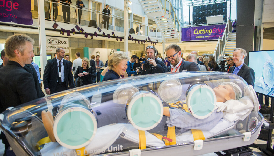 Statsminister Erna Solberg (H) besøker standen til Epiguard under festivalen Cutting Edge i Forskningsparken i Oslo i 2016. Foto: Fredrik Varfjell / NTB scanpix Statsminister Erna Solberg (H) besøker standen til Epiguard under festivalen Cutting Edge i Forskningsparken i Oslo i 2016. Foto: Fredrik Varfjell / NTB scanpix