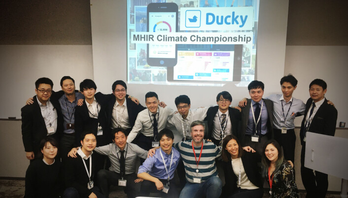 Gjengen hos Mizuho testet Duckys klimautfordringskampanje. Gjengen hos Mizuho testet Duckys klimautfordringskampanje.