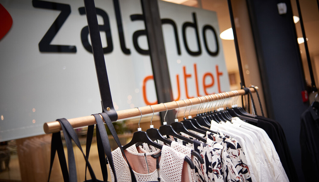 Zalando kaster seg på bærekraftsbølgen, og skalerer nå et pilotprosjekt med videresalg av brukte klær. Zalando kaster seg på bærekraftsbølgen, og skalerer nå et pilotprosjekt med videresalg av brukte klær.