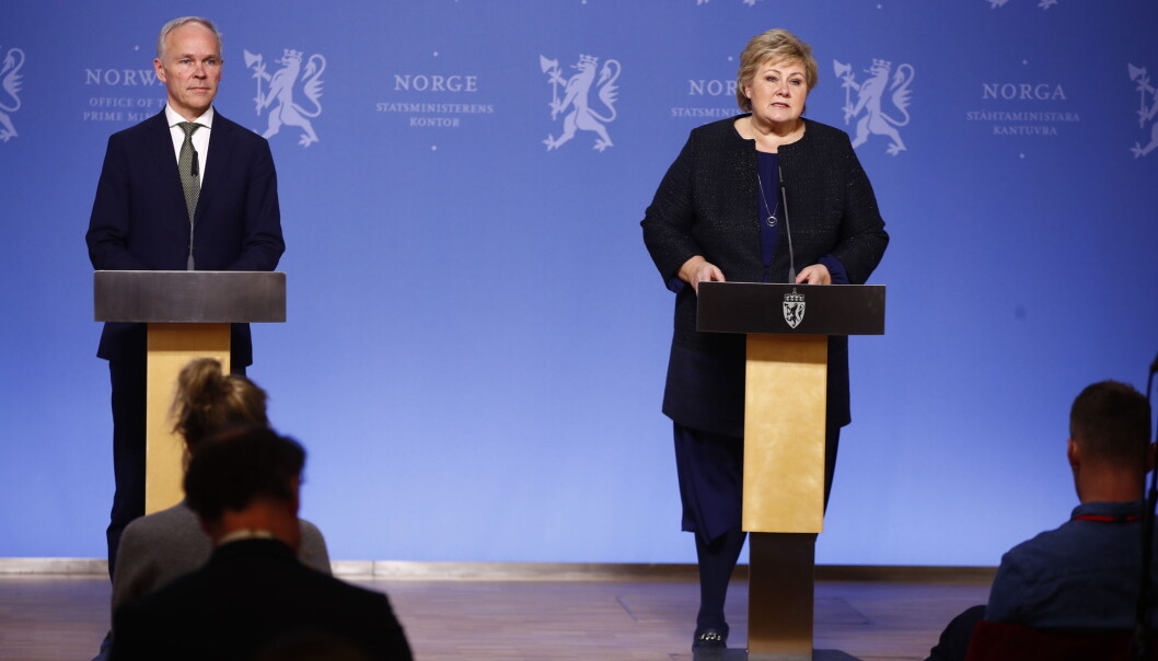 Oslo 20200315.
Statsminister Erna Solberg og finansminister Jan Tore Sanner holder pressekonferanse i Oslo sndag kveld
Foto: Terje Pedersen / NTB scanpix Oslo 20200315.
Statsminister Erna Solberg og finansminister Jan Tore Sanner holder pressekonferanse i Oslo sndag kveld
Foto: Terje Pedersen / NTB scanpix