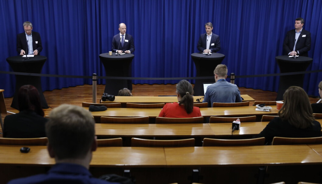 Finansminister Jan Tore Sanner (H), nringsminister Iselin Nyb (V),
landbruks- og matminister Olaug Vervik Bollestad (KrF), administrerende direktør i NHO, Ole Erik Almlid, administrerende direktør i Virke, Ivar Horneland Kristensen, administrerende direktør i Finans Norge, Idar Kreutzer og
leder i LO, Hans-Christian Gabrielsen deltok på pressekonferanse om kompensasjonsordning til bedrifter fredag. Finansminister Jan Tore Sanner (H), nringsminister Iselin Nyb (V),
landbruks- og matminister Olaug Vervik Bollestad (KrF), administrerende direktør i NHO, Ole Erik Almlid, administrerende direktør i Virke, Ivar Horneland Kristensen, administrerende direktør i Finans Norge, Idar Kreutzer og
leder i LO, Hans-Christian Gabrielsen deltok på pressekonferanse om kompensasjonsordning til bedrifter fredag.