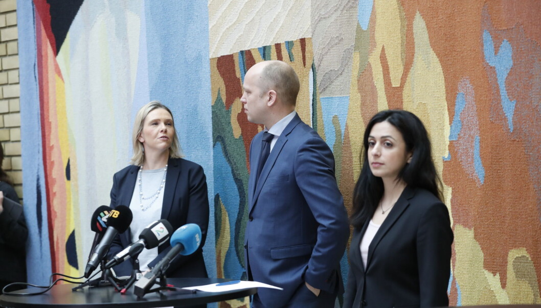Oslo 20200316.
Sylvi Listhaug (FrP), Trygve Slagsvold Vedum (Sp) og Hadia Tajik (Ap) under pressekonferanse p Stortinget i forbindelse med regjeringens krisepakke.
Foto: Terje Bendiksby / NTB scanpix Oslo 20200316.
Sylvi Listhaug (FrP), Trygve Slagsvold Vedum (Sp) og Hadia Tajik (Ap) under pressekonferanse p Stortinget i forbindelse med regjeringens krisepakke.
Foto: Terje Bendiksby / NTB scanpix