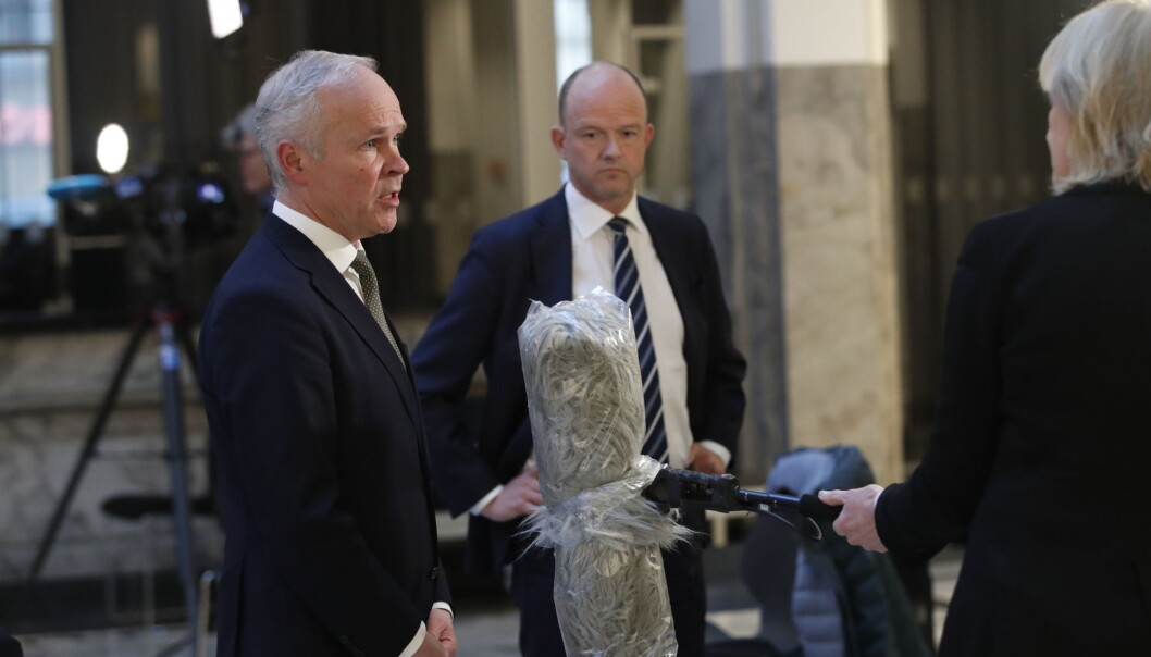 Regjeringen holder torsdag kveld pressekonferanse om kompensasjonsordning til bedrifter . Finansminister Jan Tore Sanner (H) og administrerende direktør i NHO, Ole Erik Almlid. Foto: Terje Bendiksby / NTB scanpix Regjeringen holder torsdag kveld pressekonferanse om kompensasjonsordning til bedrifter . Finansminister Jan Tore Sanner (H) og administrerende direktør i NHO, Ole Erik Almlid. Foto: Terje Bendiksby / NTB scanpix