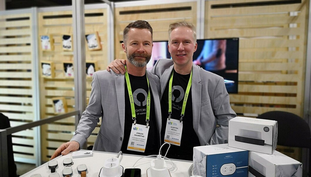 Aksjonærene har tro på ideen til Morten Revill i Lightcircle AS, som fikk fulltegnet emisjon med 59 nye investorer på et par uker gjennom dealflow.no. Aksjonærene har tro på ideen til Morten Revill i Lightcircle AS, som fikk fulltegnet emisjon med 59 nye investorer på et par uker gjennom dealflow.no.