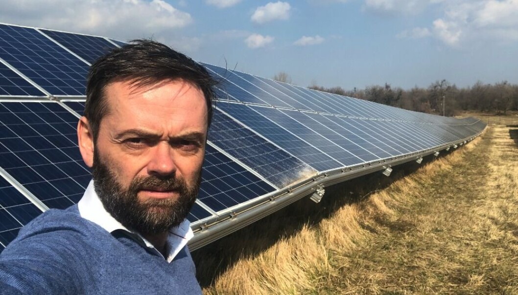 COO og medgründer, Lars Dysterud Hansen. Switchr lar privatpersoner investere i solenergi ved å eie ett eller flere paneler. COO og medgründer, Lars Dysterud Hansen. Switchr lar privatpersoner investere i solenergi ved å eie ett eller flere paneler.