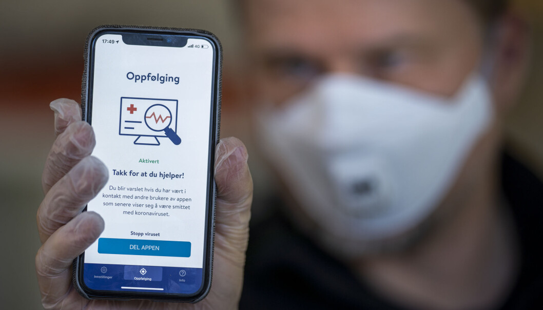 Folkehelseinstituttets nye app smittestopp for smittesporing. Appen skal hjelpe myndighetene med smittesporing, men kan også brukes til å varsle brukeren om at han eller hun har vært i nærheten av noen som er smittet av koronaviruset.
Foto: Heiko Junge / NTB scanpix Folkehelseinstituttets nye app smittestopp for smittesporing. Appen skal hjelpe myndighetene med smittesporing, men kan også brukes til å varsle brukeren om at han eller hun har vært i nærheten av noen som er smittet av koronaviruset.
Foto: Heiko Junge / NTB scanpix