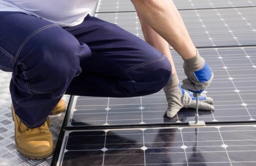 Fjordkraft tilbyr solceller i «bytte» mot lange avtaler